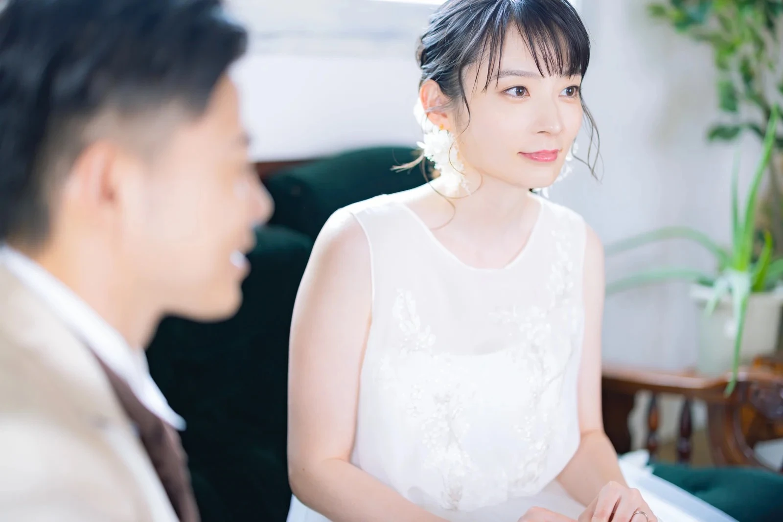 お見合いでもう相手の男性の顔を見ていない女性