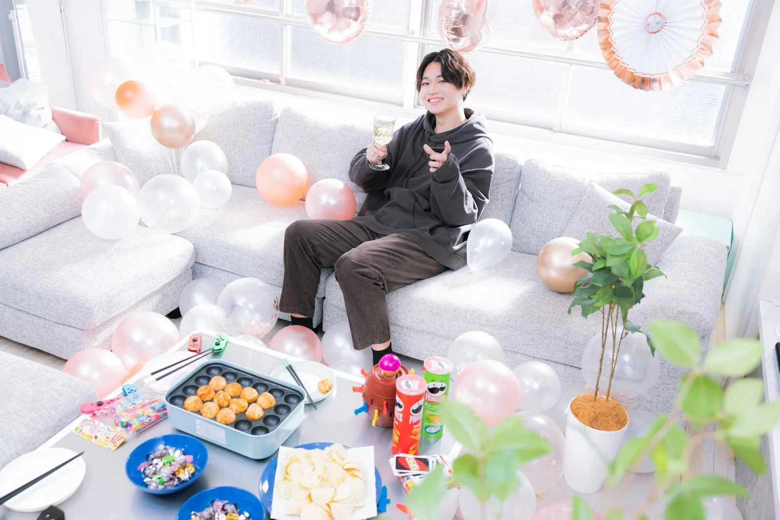 ホームパーティの後で孤独を味わう男子